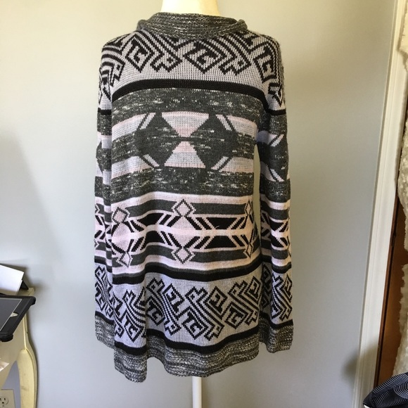 Vanity Aztec/Geometric Patterned Cardigan - Picture 3 of 7